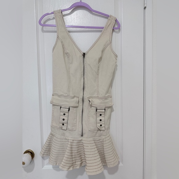 VENUS Dresses & Skirts - VENUS Cream Sleeveless Zip-Front Flounce Dress Size 8